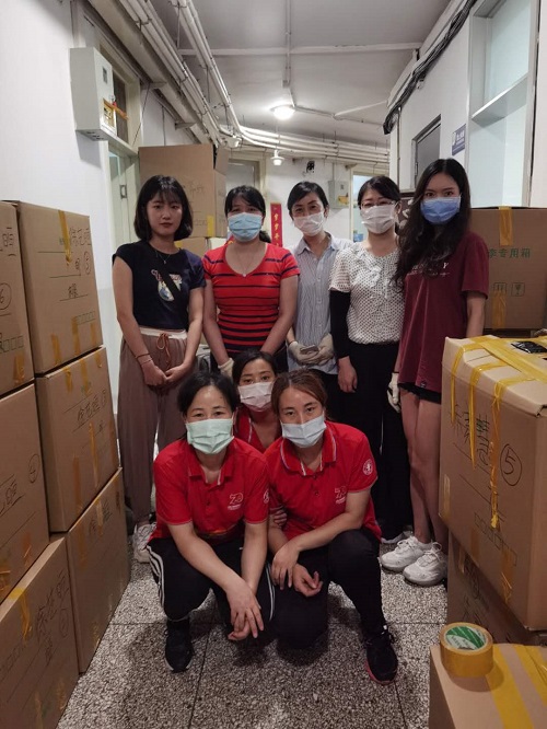 11  李遠(yuǎn)慧、陳怡寧、于林月、趙群四位老師完成打包.jpg