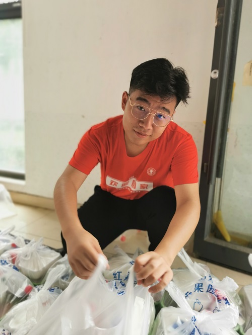 20-9 本科學(xué)生工作團(tuán)隊(duì)卓有成效的組織服務(wù)為打包工作順利開(kāi)展提供了有力保障.jpg