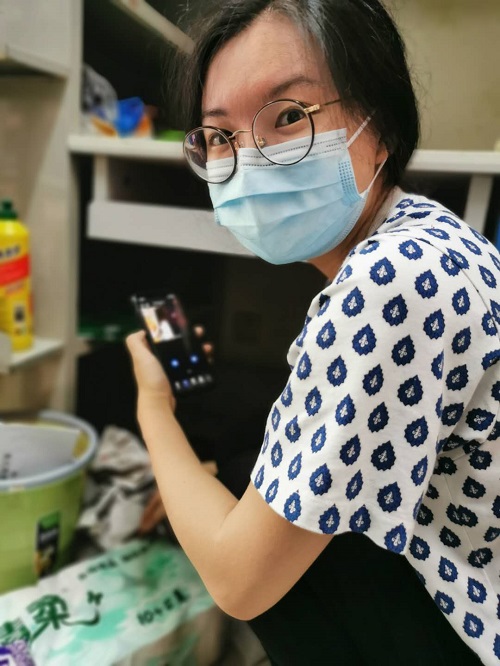 10-2 王穎、肖迪兩位老師參與打包工作.jpg